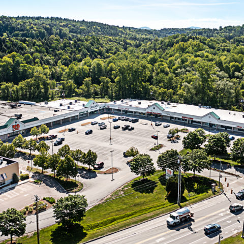 Berlin Shopping Center: Retail Spaces Available for Lease