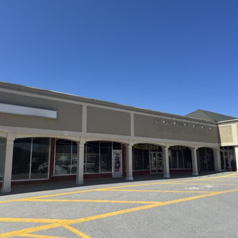 Retail Space for Lease in Village Court!
